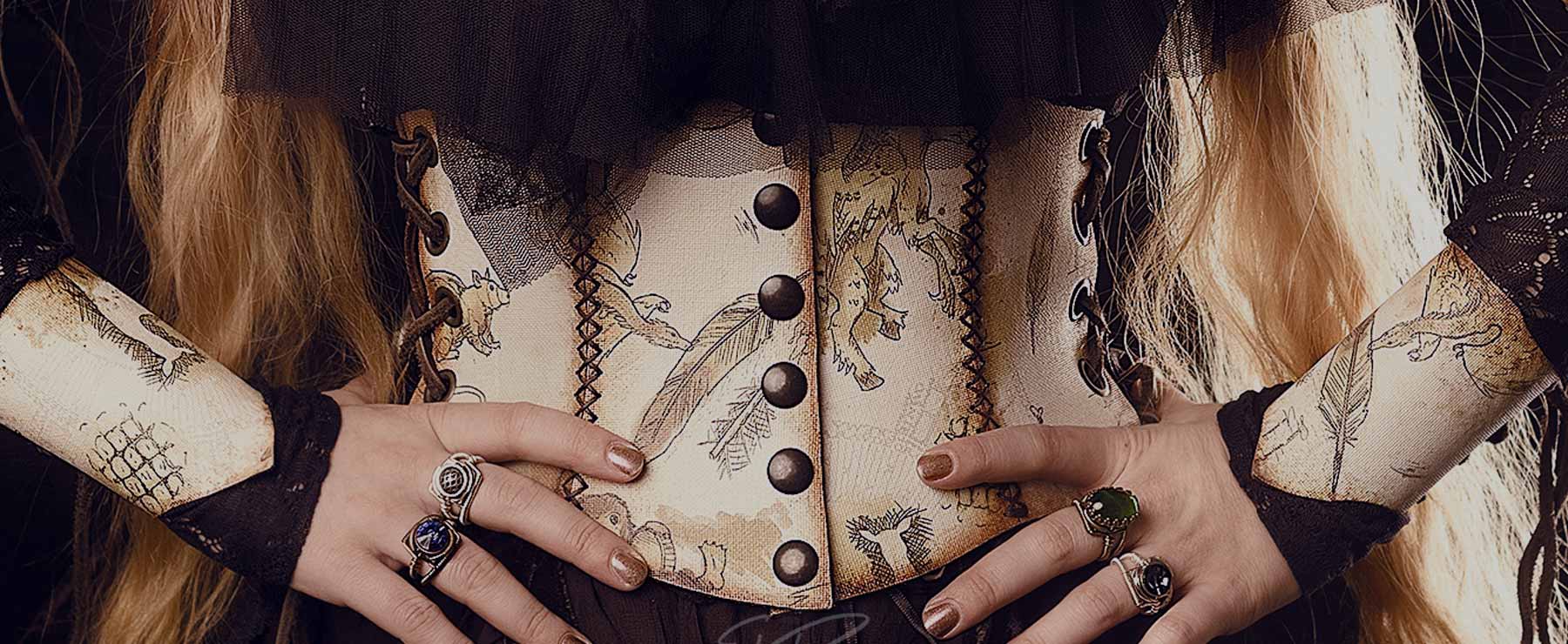 Fantasy & Medieval Corsets  LARP Corsets & Large Belts – Les Artisans  d'Azure