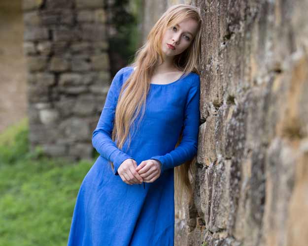 Lovely damsel in a blue medieval linen dress made by ArmStreet.