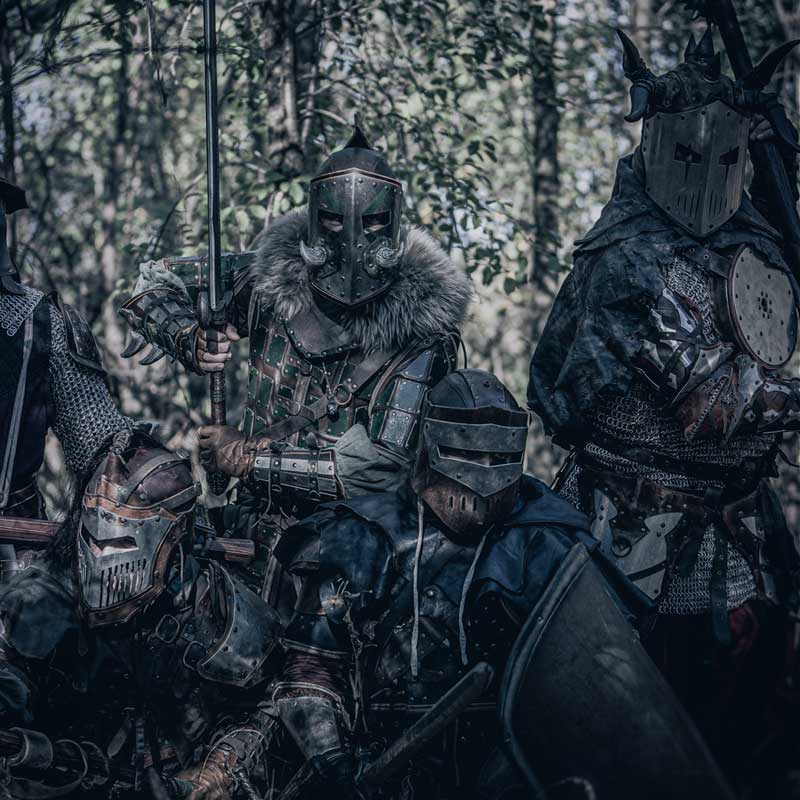 5 LARP characters with custom metal and leather armors by les Artisans d'Azure