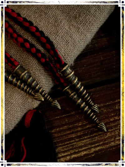 Twisted aiglet lace tip